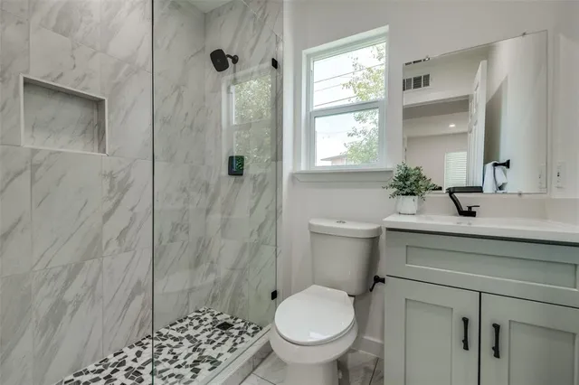 $1,249 | 1105 Clayton Lane, Unit B101, Austin, TX 78723