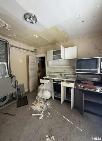 $19,900 | 39 South Chambers Street, Galesburg, IL 61401