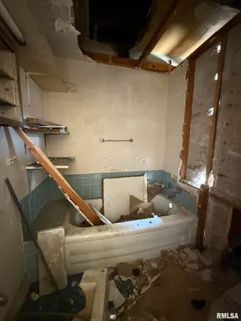 $19,900 | 39 South Chambers Street, Galesburg, IL 61401