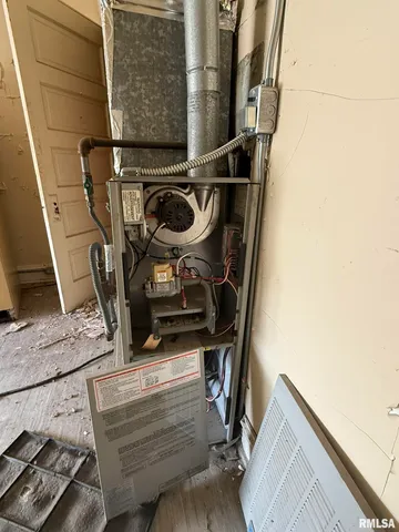 $39,900 | 39 South Chambers Street, Galesburg, IL 61401