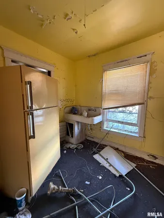 $19,900 | 39 South Chambers Street, Galesburg, IL 61401