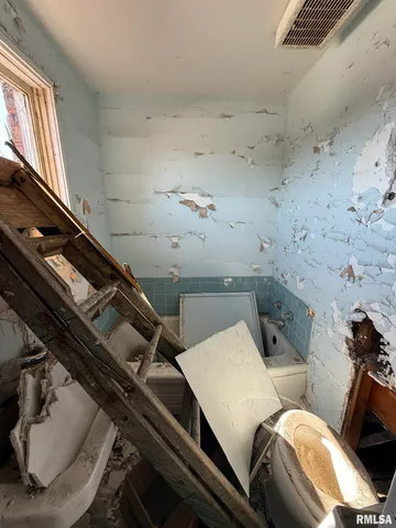 $39,900 | 39 South Chambers Street, Galesburg, IL 61401