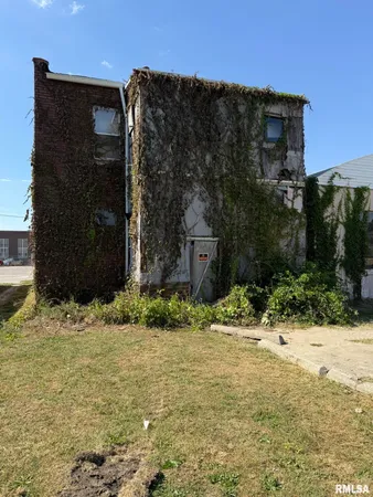 $19,900 | 39 South Chambers Street, Galesburg, IL 61401