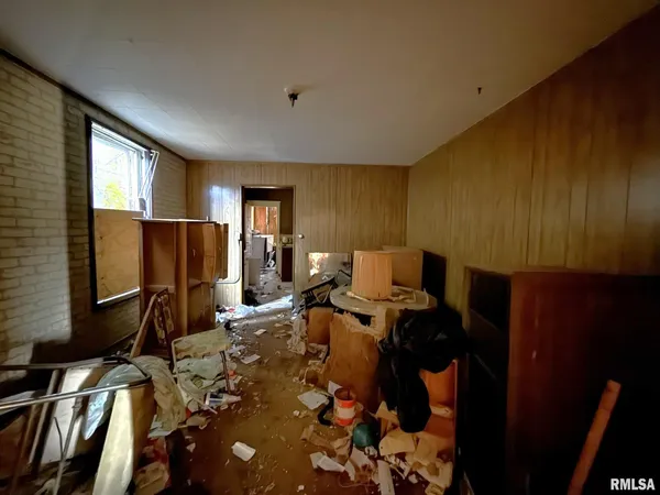 $19,900 | 39 South Chambers Street, Galesburg, IL 61401