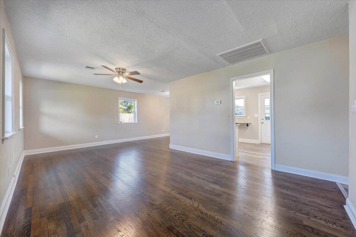 1631 Andrews Road Northwest Roanoke, VA 24017 - Photo 3 of 27 03