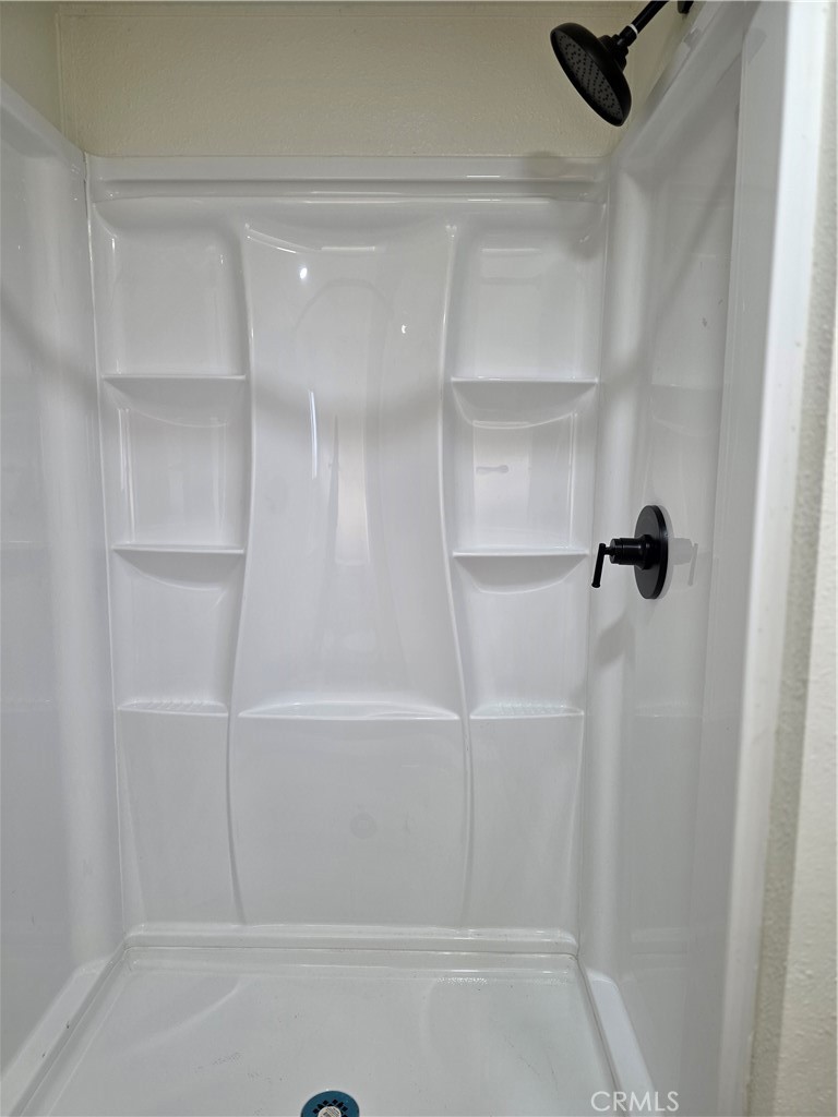 5200 Crest Road, Unit 91 Atwater, CA 95301 - Photo 7 of 9 a bathroom with a shower