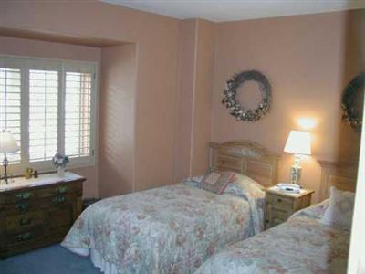 676 Main Street, Unit 676 Minturn, CO 81645 - Photo 5 of 8 a bedroom with bed and window
