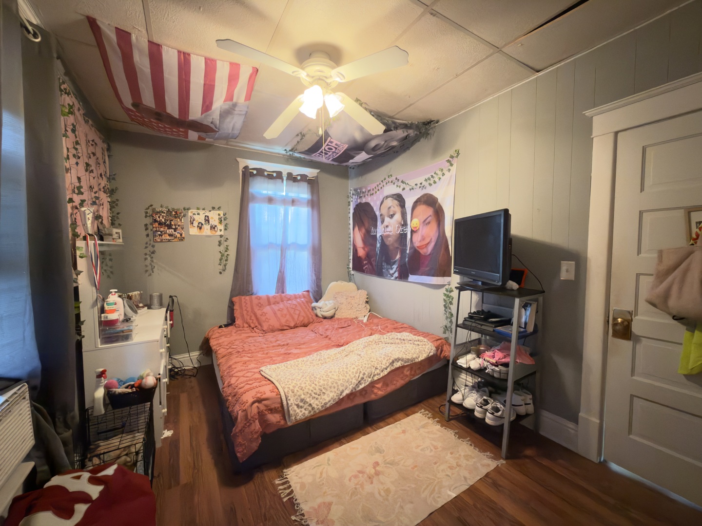 533 South 4th Street Watseka, IL 60970 - Photo 19 of 24 a bedroom with a bed and wooden floor