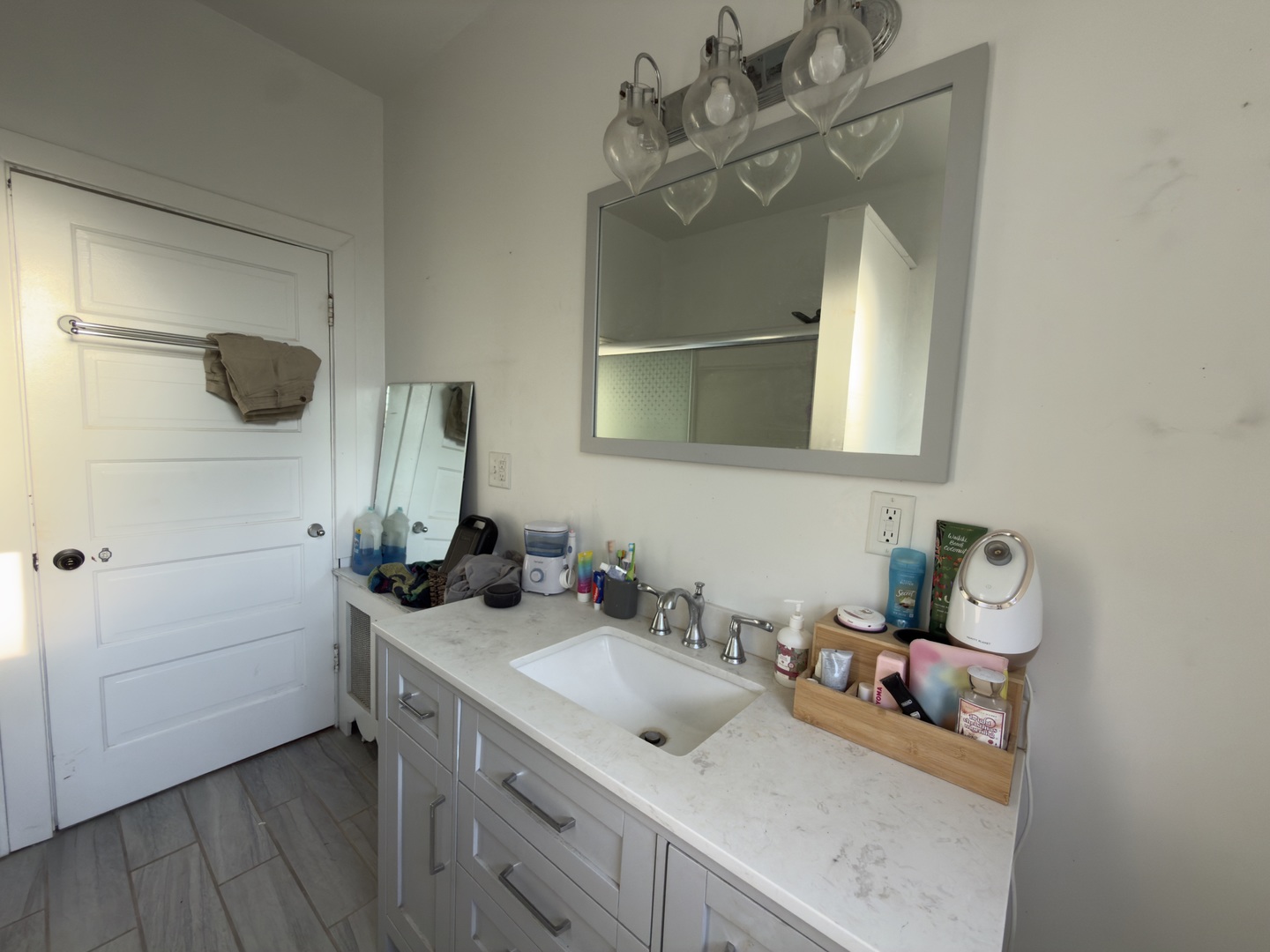 533 South 4th Street Watseka, IL 60970 - Photo 20 of 24 a bathroom with a sink and a mirror