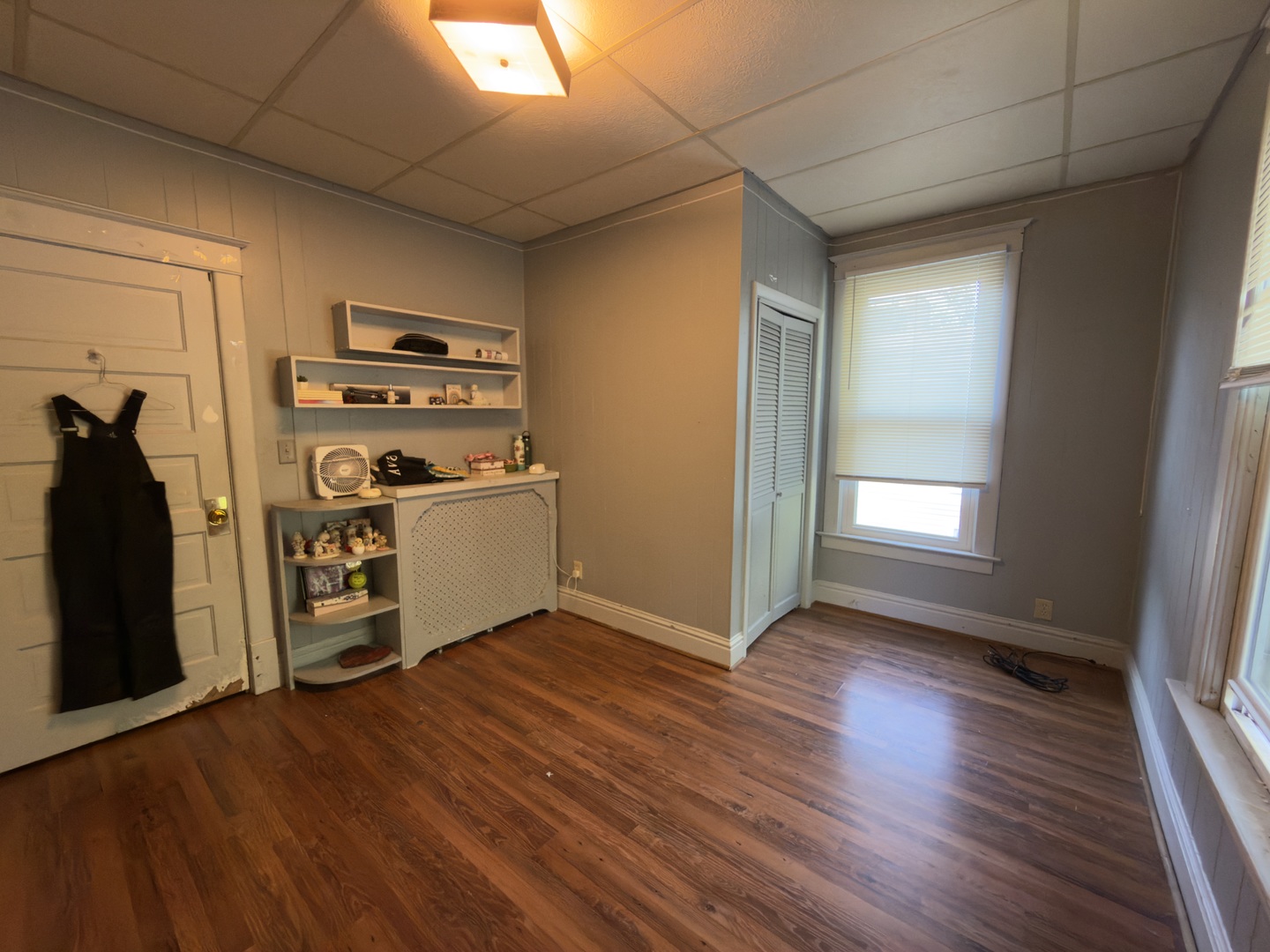 533 South 4th Street Watseka, IL 60970 - Photo 23 of 24 a view of a big room with wooden floor closet and windows