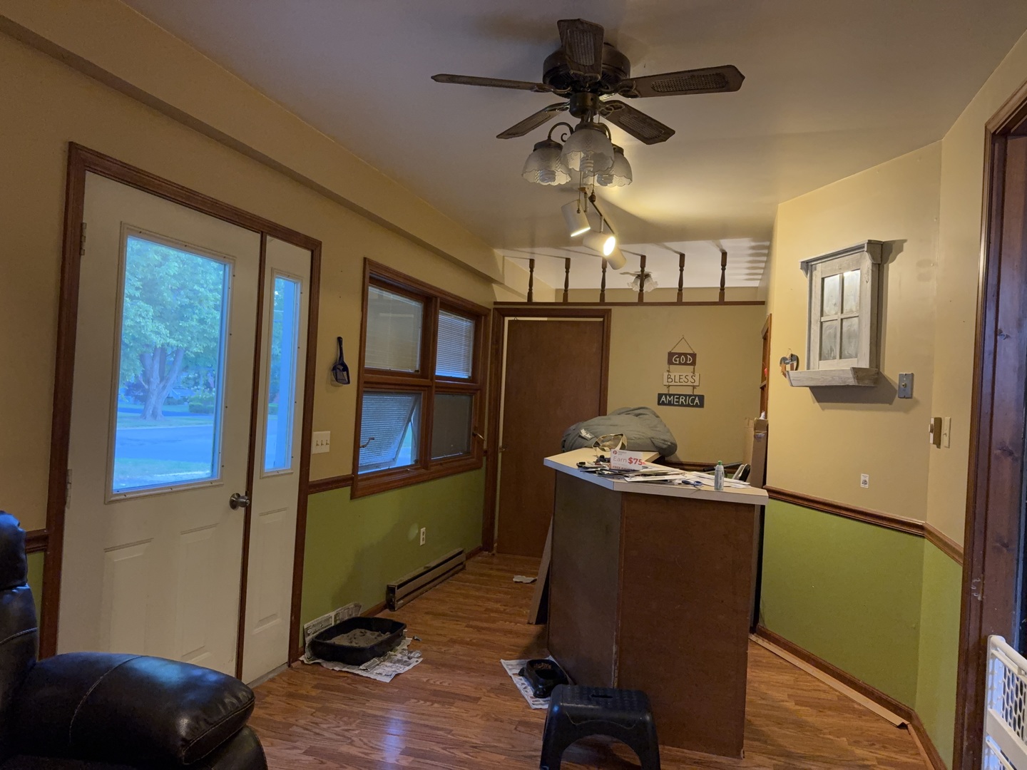 533 South 4th Street Watseka, IL 60970 - Photo 10 of 24 a dining room with furniture and window