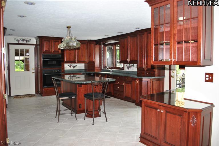8281 Oberlin Road Elyria, OH 44035 - Photo 2 of 24 Custom Kitchen