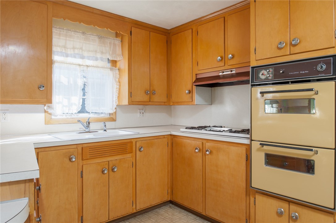 136 Larchmont Road Warwick, RI 02886 - Photo 12 of 18