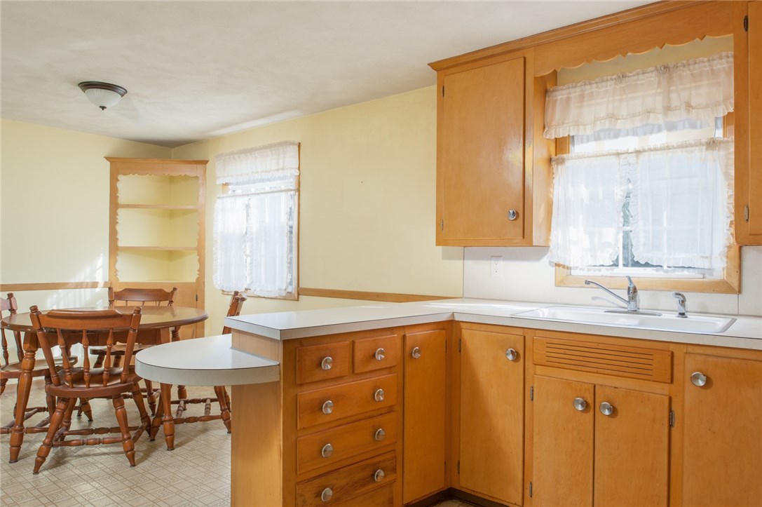 136 Larchmont Road Warwick, RI 02886 - Photo 13 of 18