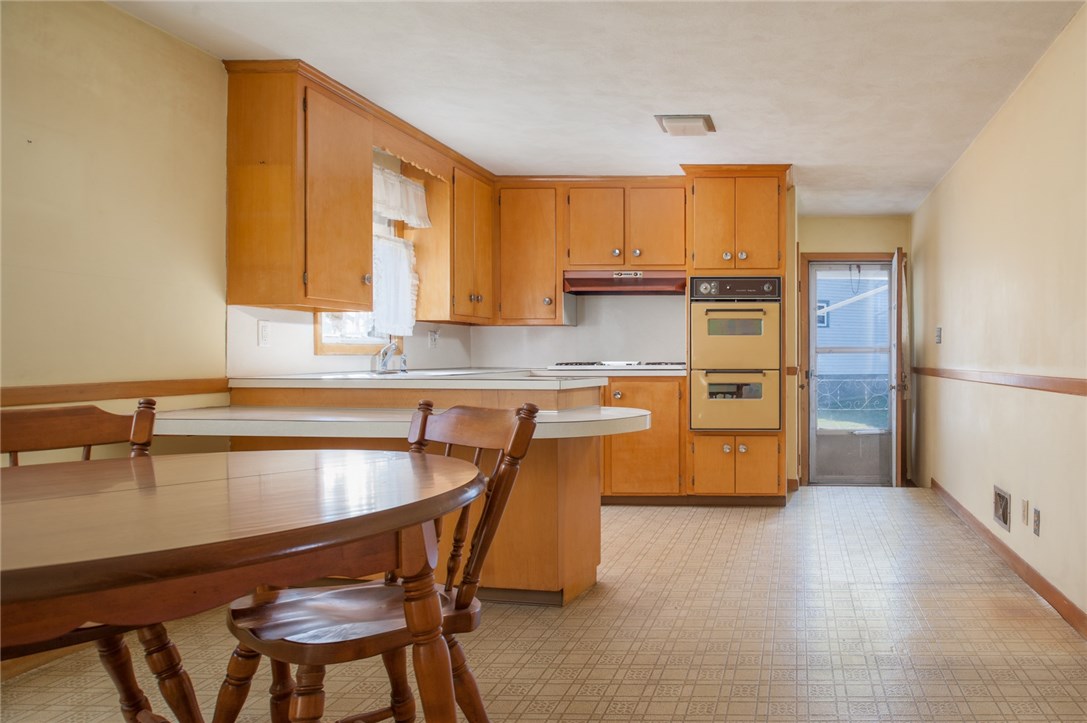 136 Larchmont Road Warwick, RI 02886 - Photo 15 of 18