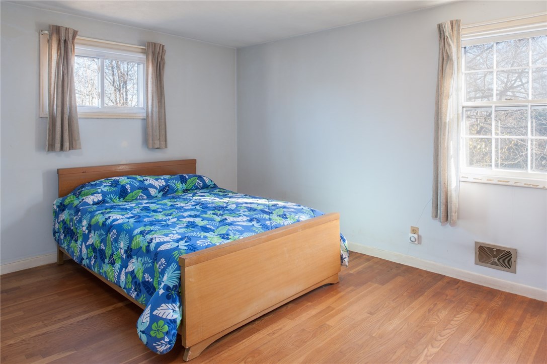 136 Larchmont Road Warwick, RI 02886 - Photo 4 of 18