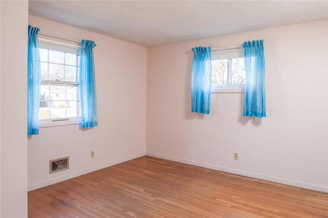 136 Larchmont Road Warwick, RI 02886 - Photo 6 of 18