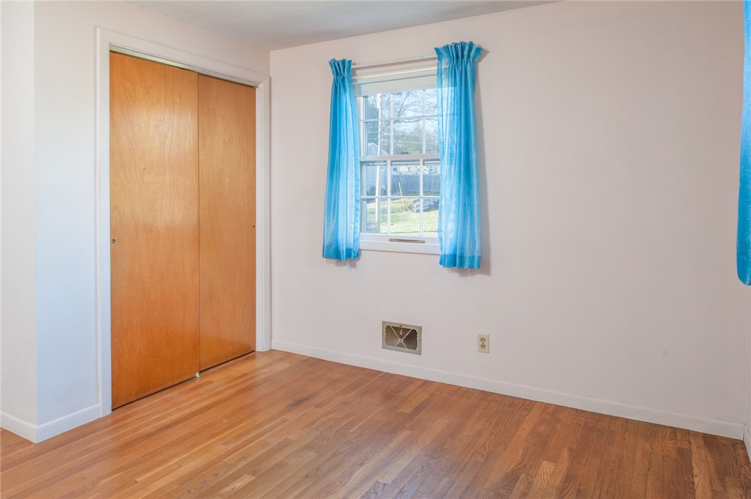 136 Larchmont Road Warwick, RI 02886 - Photo 7 of 18