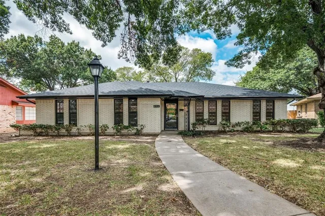 $275,000 | 6115 Red Bird Court, Dallas, TX 75232