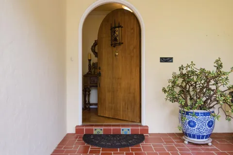 $4,300,000 | 901 Glen Way, Hillsborough, CA 94010