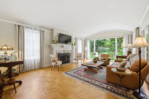 $4,300,000 | 901 Glen Way, Hillsborough, CA 94010