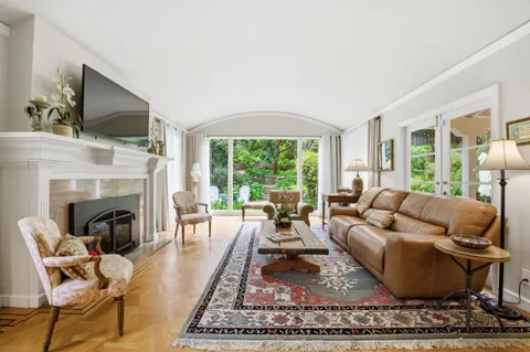 $4,300,000 | 901 Glen Way, Hillsborough, CA 94010