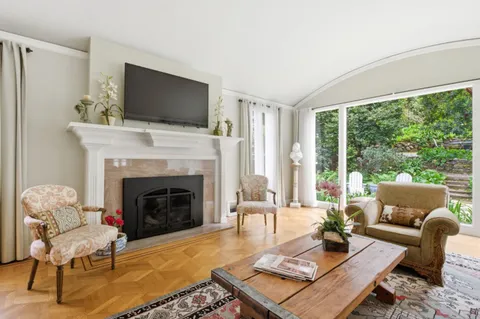 $4,300,000 | 901 Glen Way, Hillsborough, CA 94010