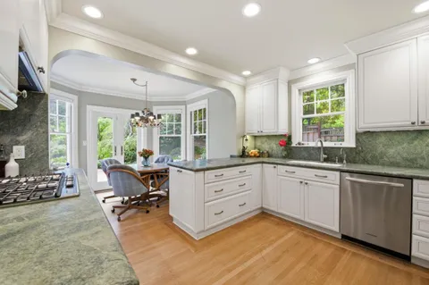 $4,300,000 | 901 Glen Way, Hillsborough, CA 94010