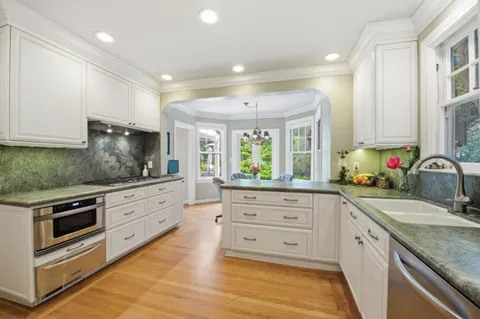 $4,300,000 | 901 Glen Way, Hillsborough, CA 94010