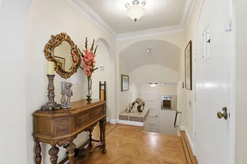 $4,300,000 | 901 Glen Way, Hillsborough, CA 94010