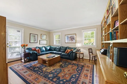 $4,300,000 | 901 Glen Way, Hillsborough, CA 94010