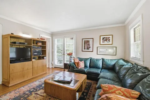 $4,300,000 | 901 Glen Way, Hillsborough, CA 94010