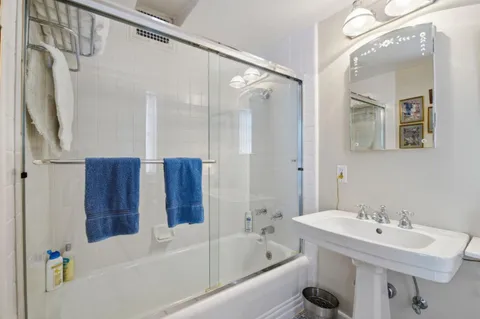 $4,300,000 | 901 Glen Way, Hillsborough, CA 94010