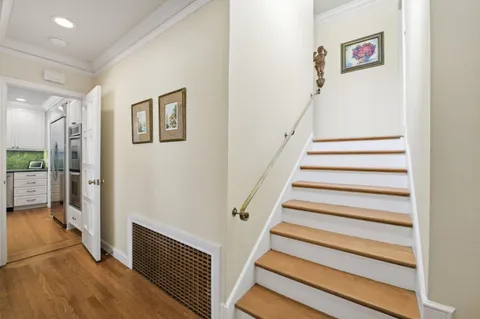 $4,300,000 | 901 Glen Way, Hillsborough, CA 94010