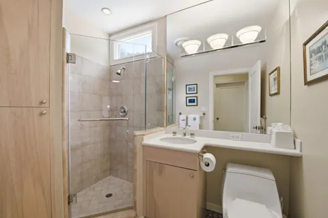 $4,300,000 | 901 Glen Way, Hillsborough, CA 94010