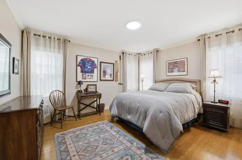 $4,300,000 | 901 Glen Way, Hillsborough, CA 94010