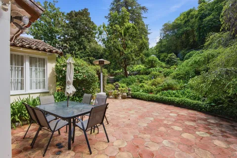 $4,300,000 | 901 Glen Way, Hillsborough, CA 94010