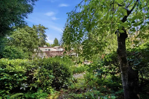 $4,300,000 | 901 Glen Way, Hillsborough, CA 94010