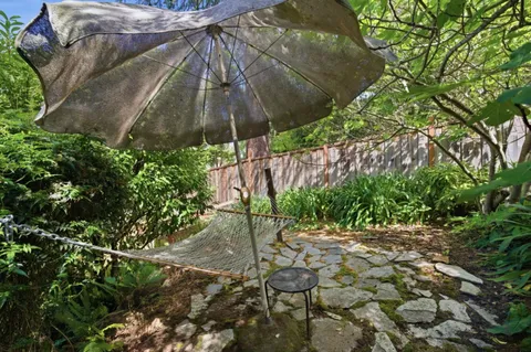 $4,300,000 | 901 Glen Way, Hillsborough, CA 94010