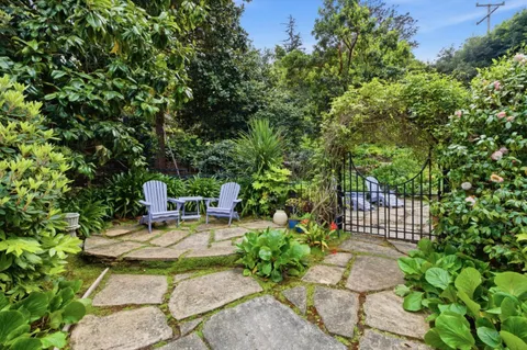 $4,300,000 | 901 Glen Way, Hillsborough, CA 94010