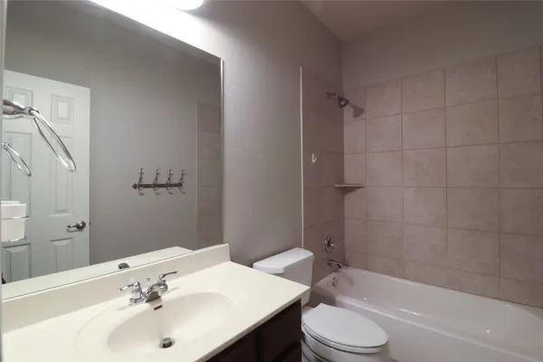 $2,100 | 528 Loma Cedro Bend, Leander, TX 78641