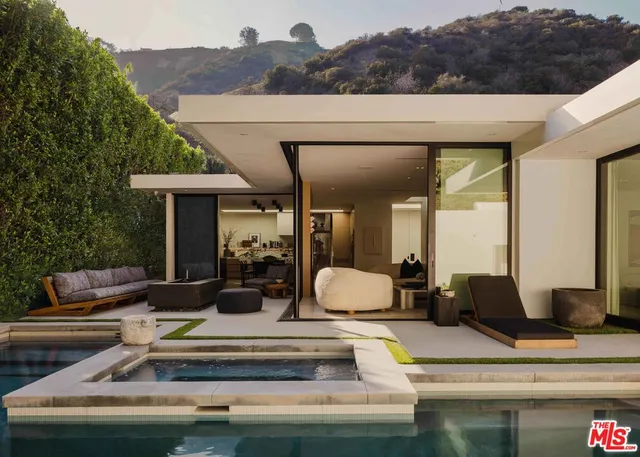 $4,595,000 | 1952 North Beverly Drive, Beverly Hills, CA 90210