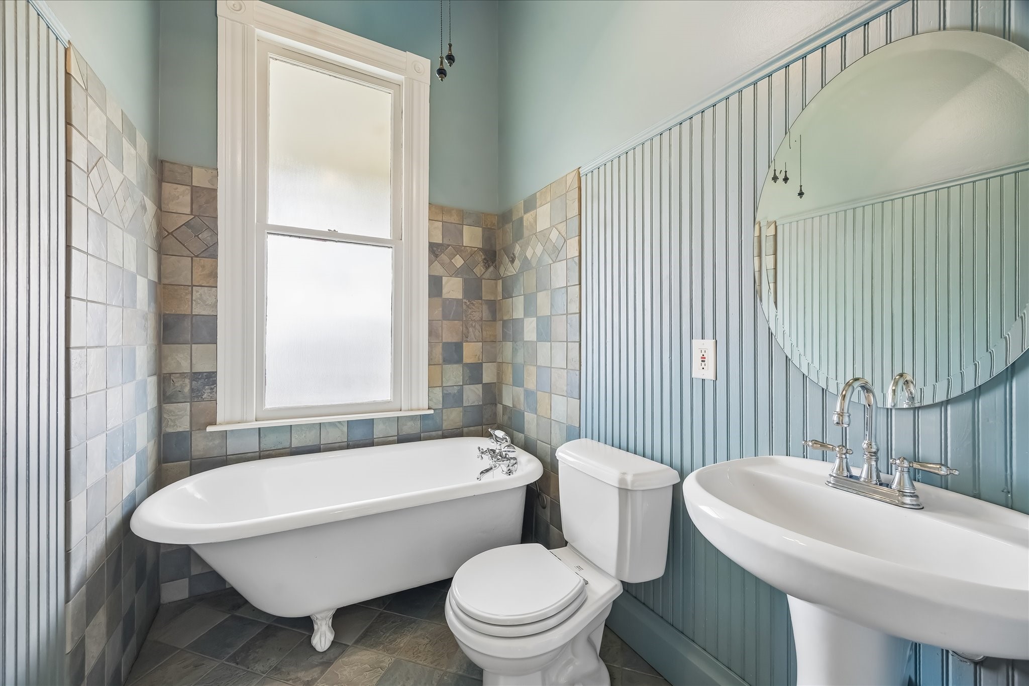 1846 Arlington Street Houston, TX 77008 - Photo 28 of 41 a bathroom with a sink toilet and shower