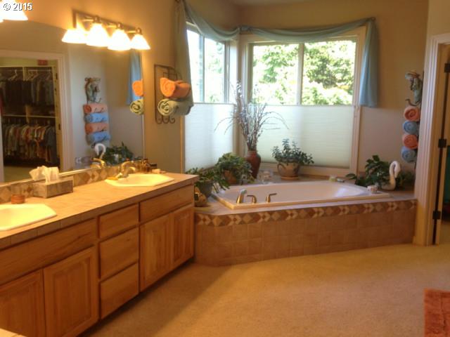 20010 Southwest Seiffert Road Sherwood, OR 97140 - Photo 11 of 16 Gallery Image 11