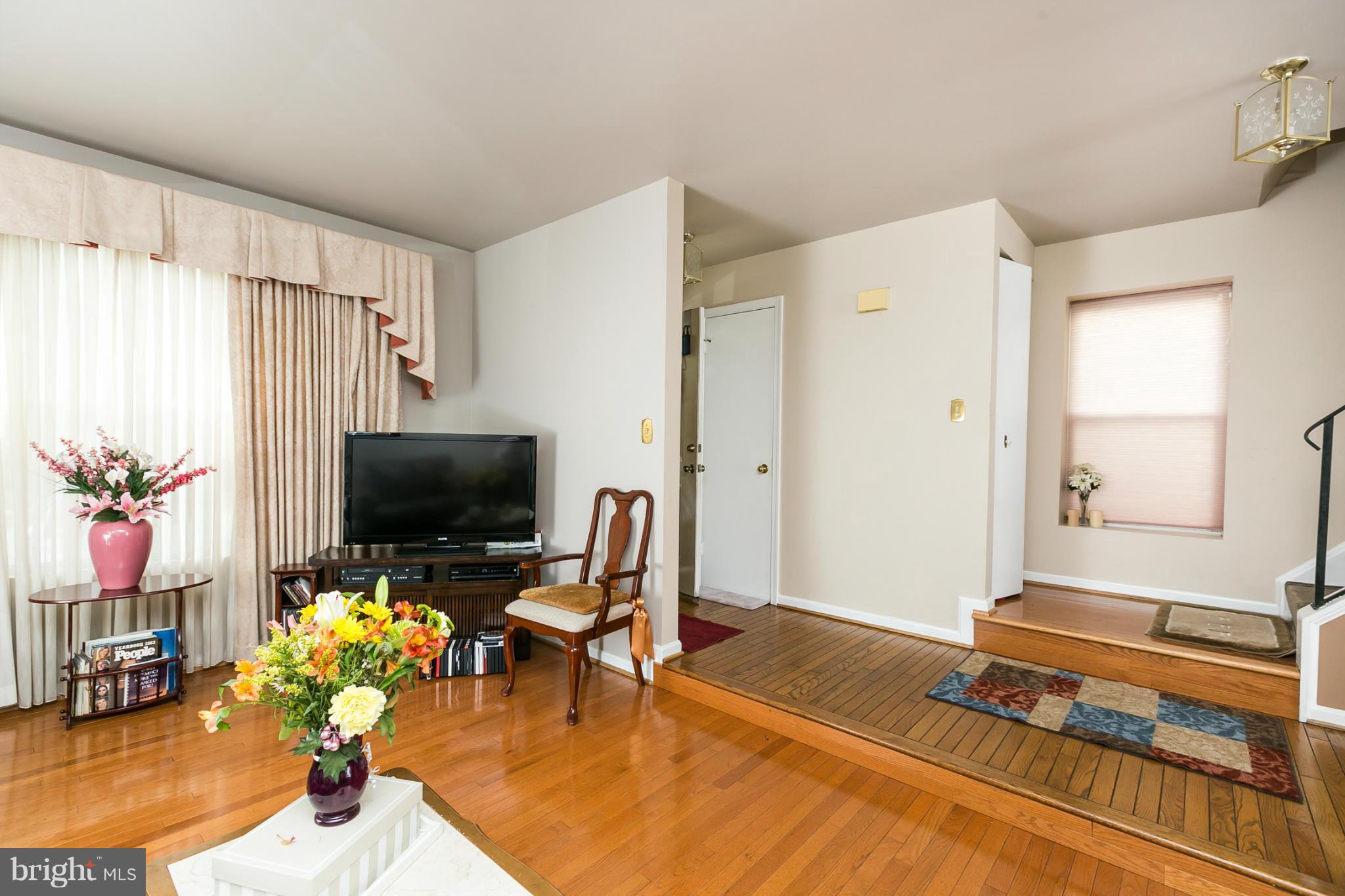 113 Kinsman View Circle Silver Spring, MD 20901 - Photo 10 of 22 Living Room