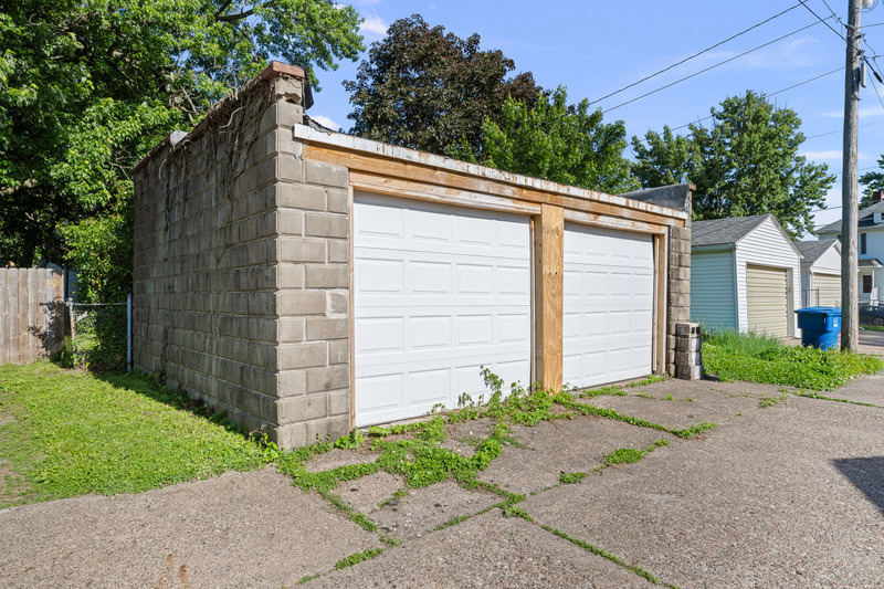 1419 17th Street Moline, IL 61265 - Photo 28 of 28 a backyard of a house with plants and trees
