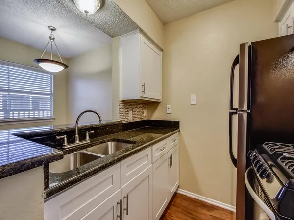 $1,000 | 2401 Manor Road, Unit 227, Austin, TX 78722