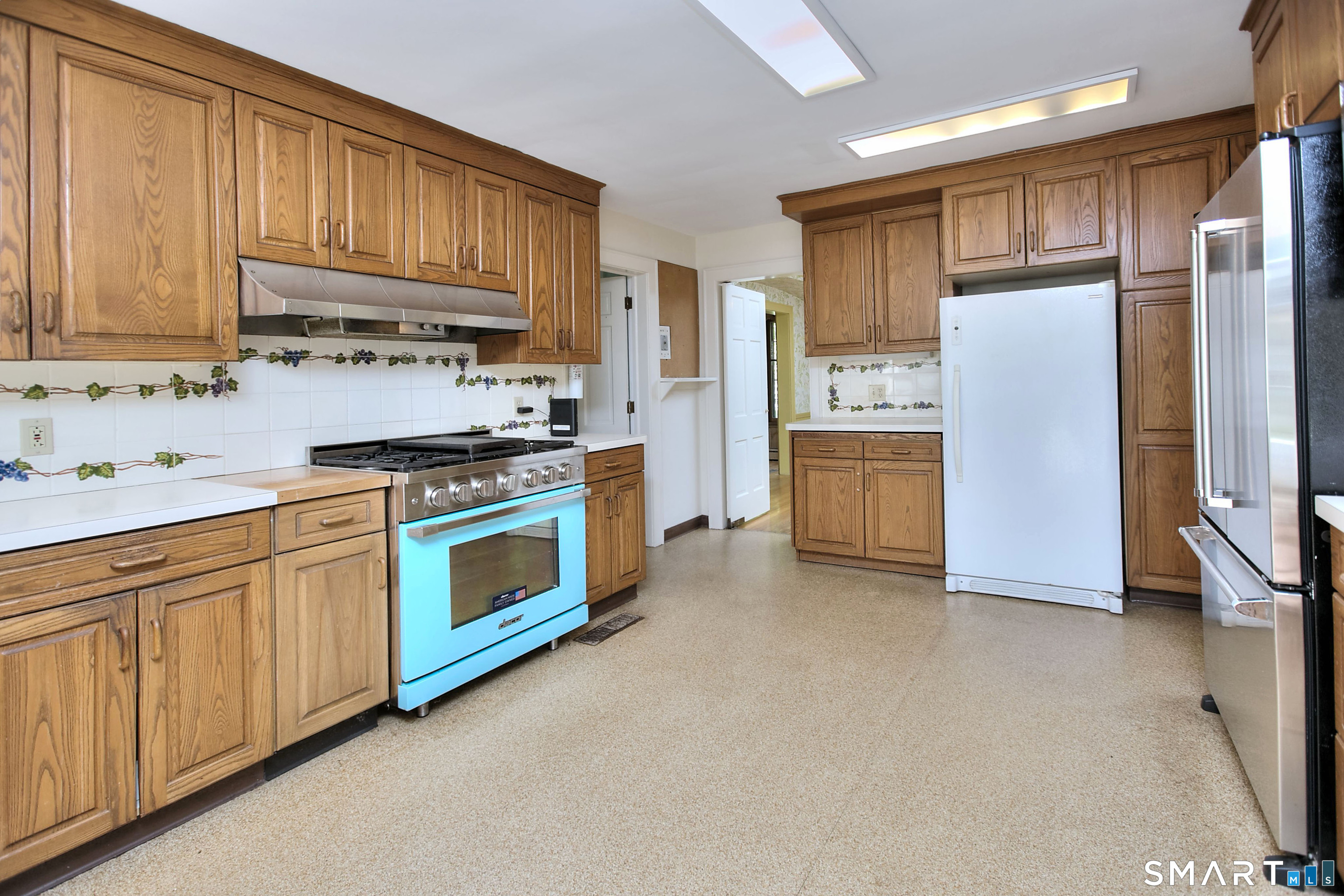 533 North Benson Road Fairfield, CT 06824 - Photo 29 of 40