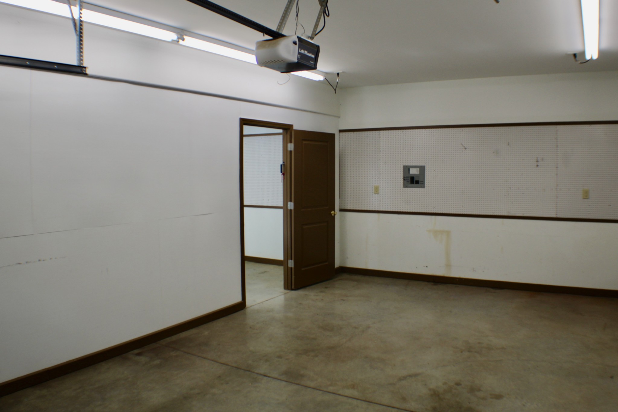 935 Lakeview Drive Collierville, TN 38017 - Photo 58 of 82 a view of an empty room