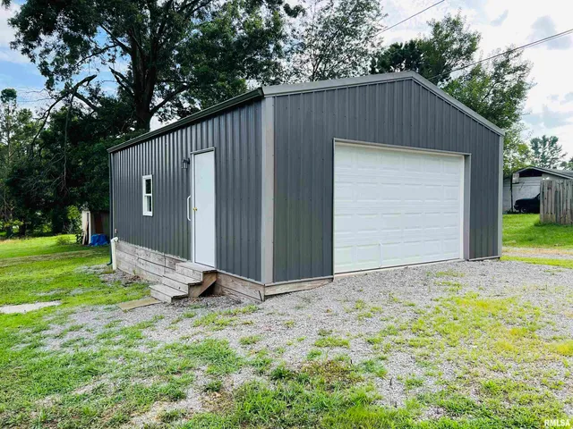 $39,500 | 2417 1st Street, Eldorado, IL 62930